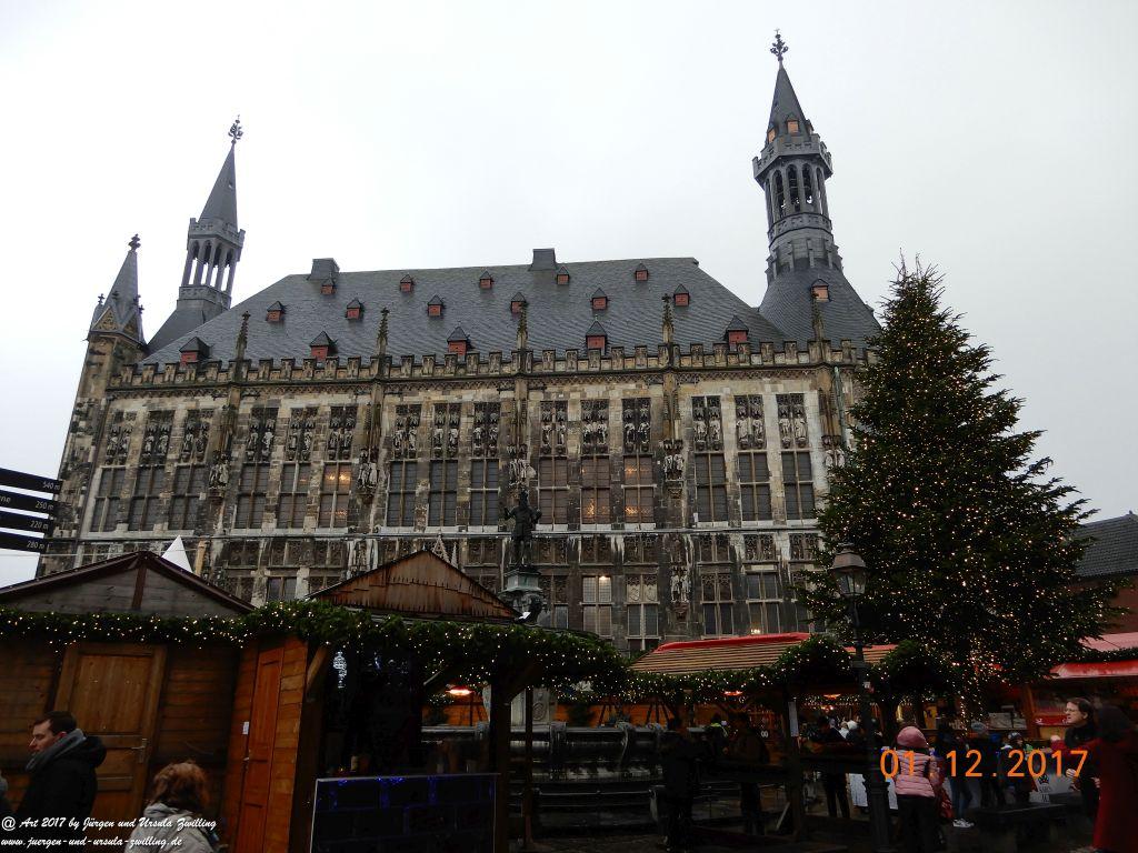 Weihnachtsmarkt in Aachen -Kurstadt im nordrhein-westfälischen Regierungsbezirk Köln
