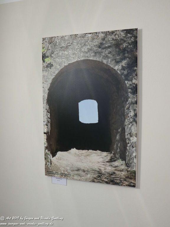 Blick und Einladung in unsere Galerie - Tunnellichtblick - Treppenhaus