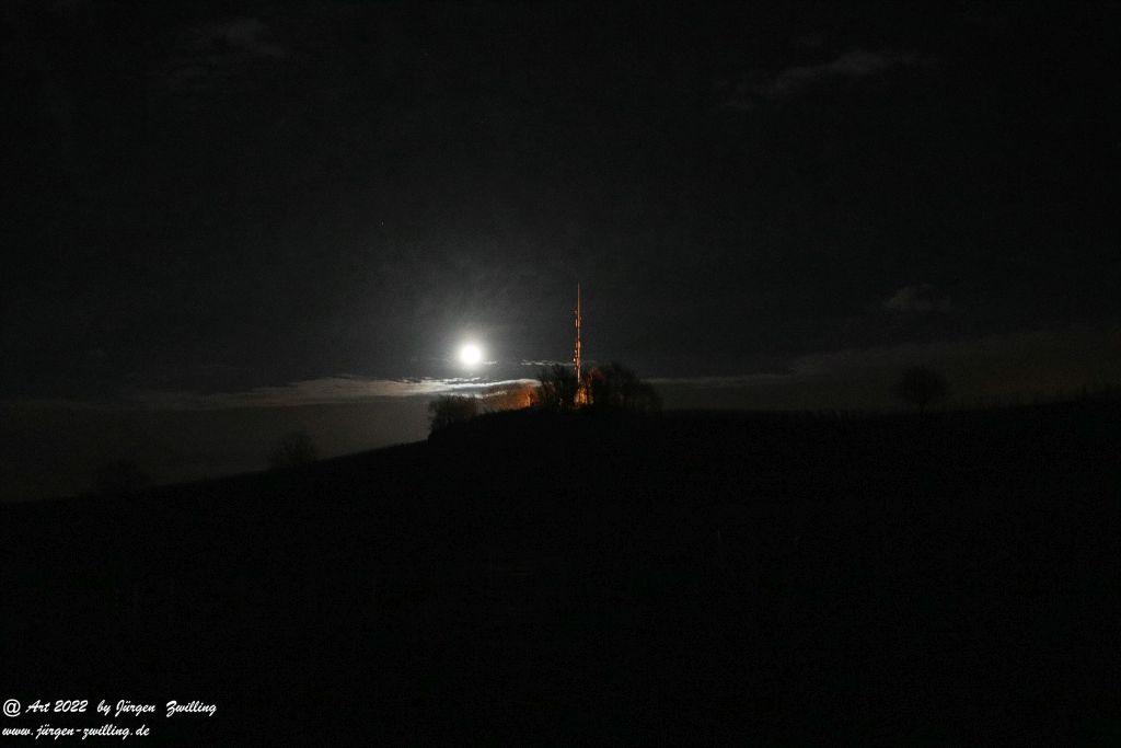 Mond über Kirchberg Hackenheim- Rheinhessen