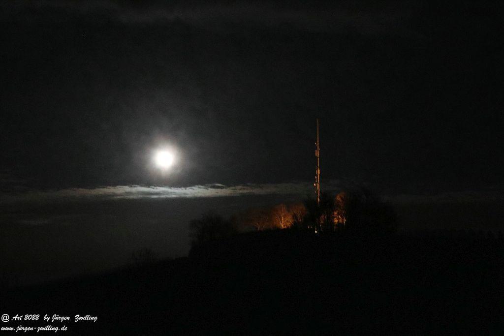 Mond über Kirchberg Hackenheim- Rheinhessen
