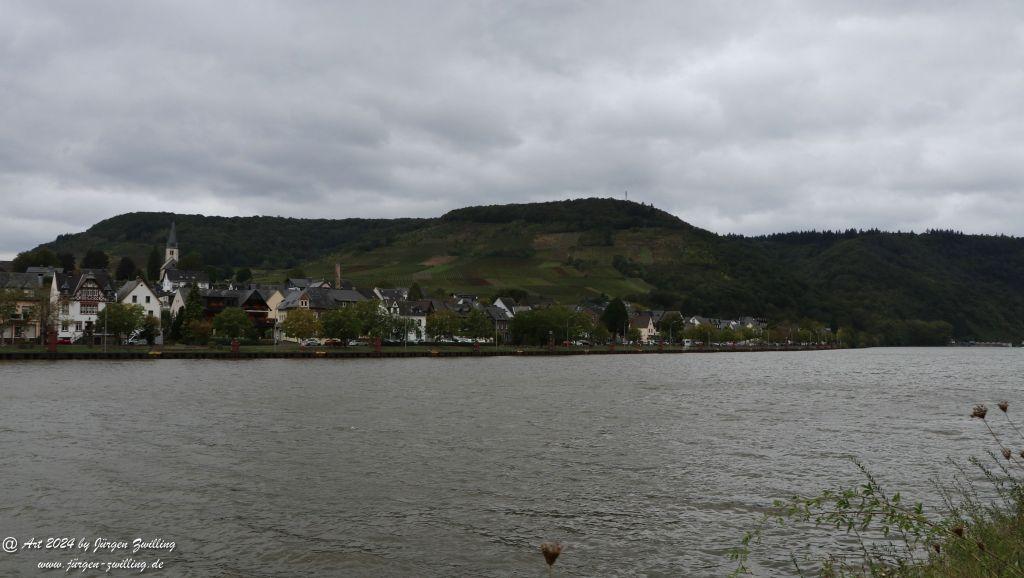 Moselufer Beilsein -Burg Metternich - Beilstein an der Mosel
