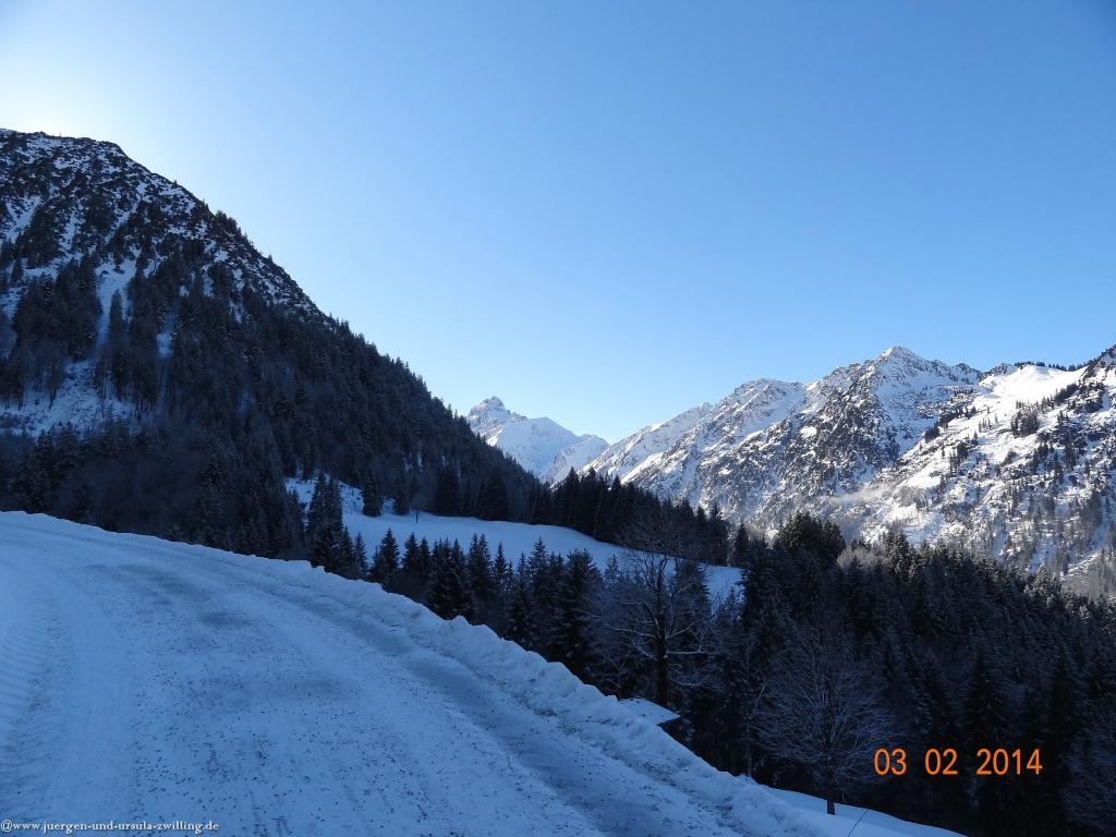 Philosophische Bildwanderung - Winterwanderung- Allgaeu Gerstruben - ein Bergdorf im Winter