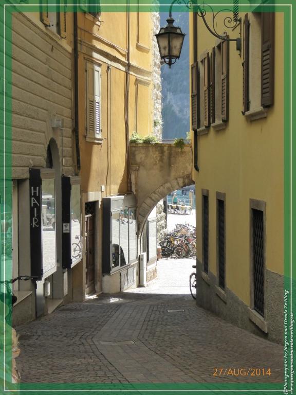 Philosophische Bildwanderung – eine Zeitreise Gardasee - Riva del Garda - Malcesine - Monte Baldo – Sirmione - Grotta Cascata del Varonel - Abschied über Ledrosee