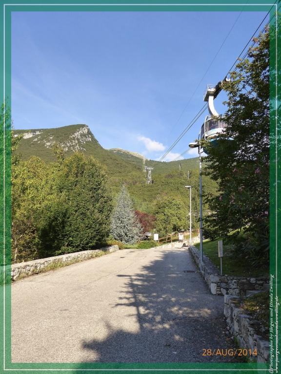 Philosophische Bildwanderung – eine Zeitreise Gardasee - Riva del Garda - Malcesine - Monte Baldo – Sirmione - Grotta Cascata del Varonel - Abschied über Ledrosee