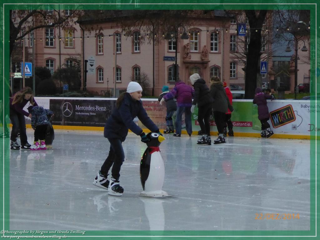 Weihnachtsmarkt im Mainz 2014 am kurfürstlichen Schloss Mainz
