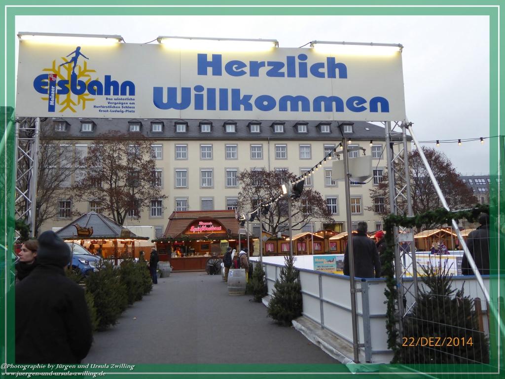 Weihnachtsmarkt im Mainz 2014 am kurfürstlichen Schloss Mainz