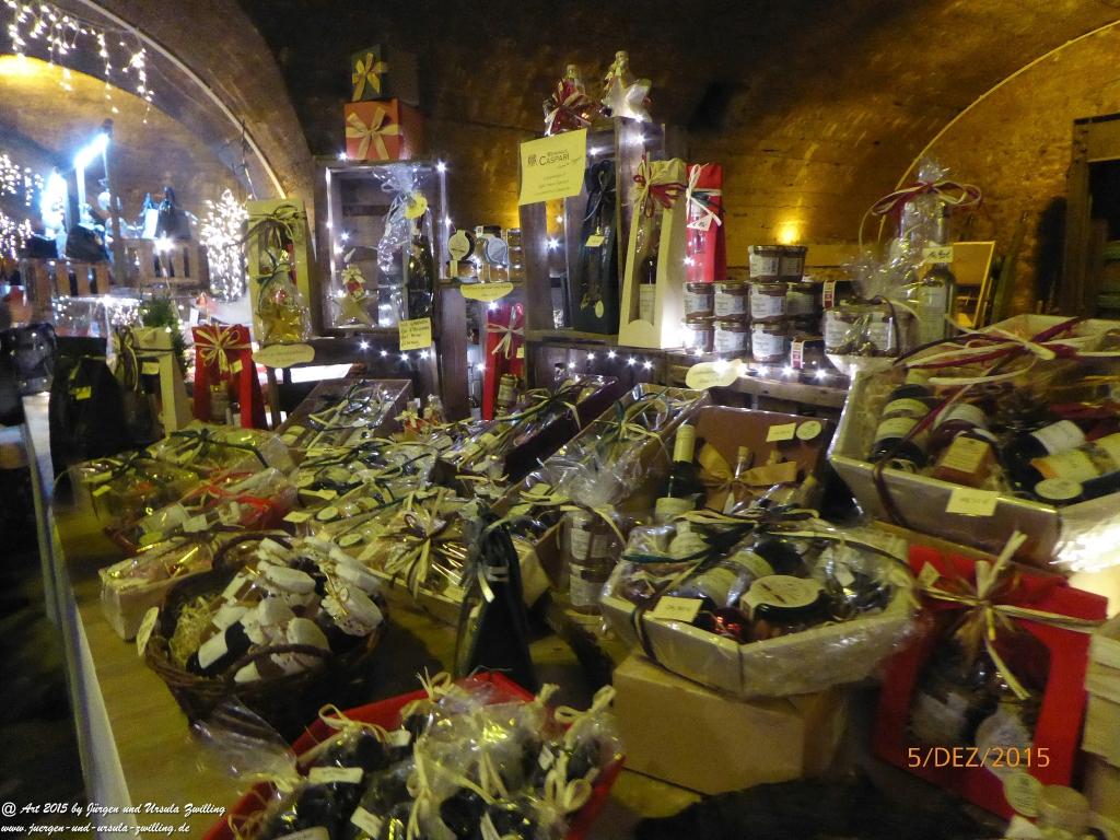 Mosel-Weihnachts-Markt in Traben-Trarbach  in den Katakomben mit Schlittschuhbahn