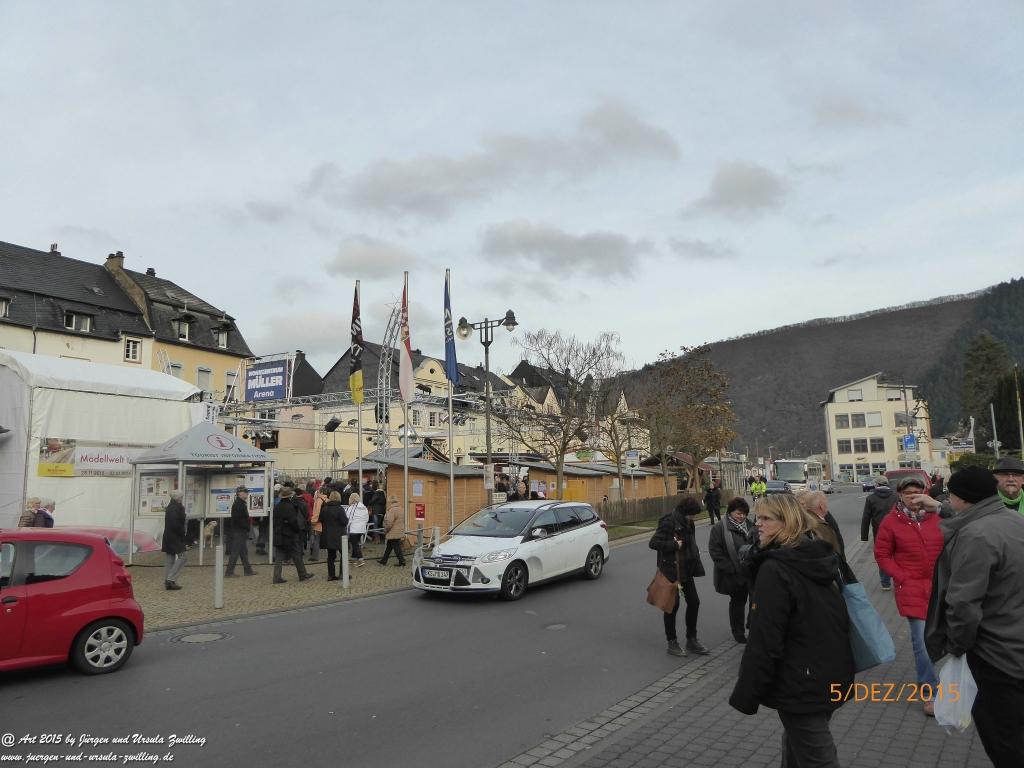 Mosel-Weihnachts-Markt in Traben-Trarbach  in den Katakomben mit Schlittschuhbahn