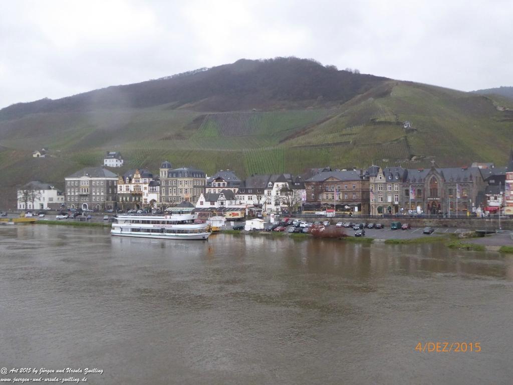 Philosophische Bildwanderung  Wanderweg-Bernkasteler-Bärensteig - Seitensprung mit Weihnachtsmarkt im mittelalterlichen Bernkastel-Kues