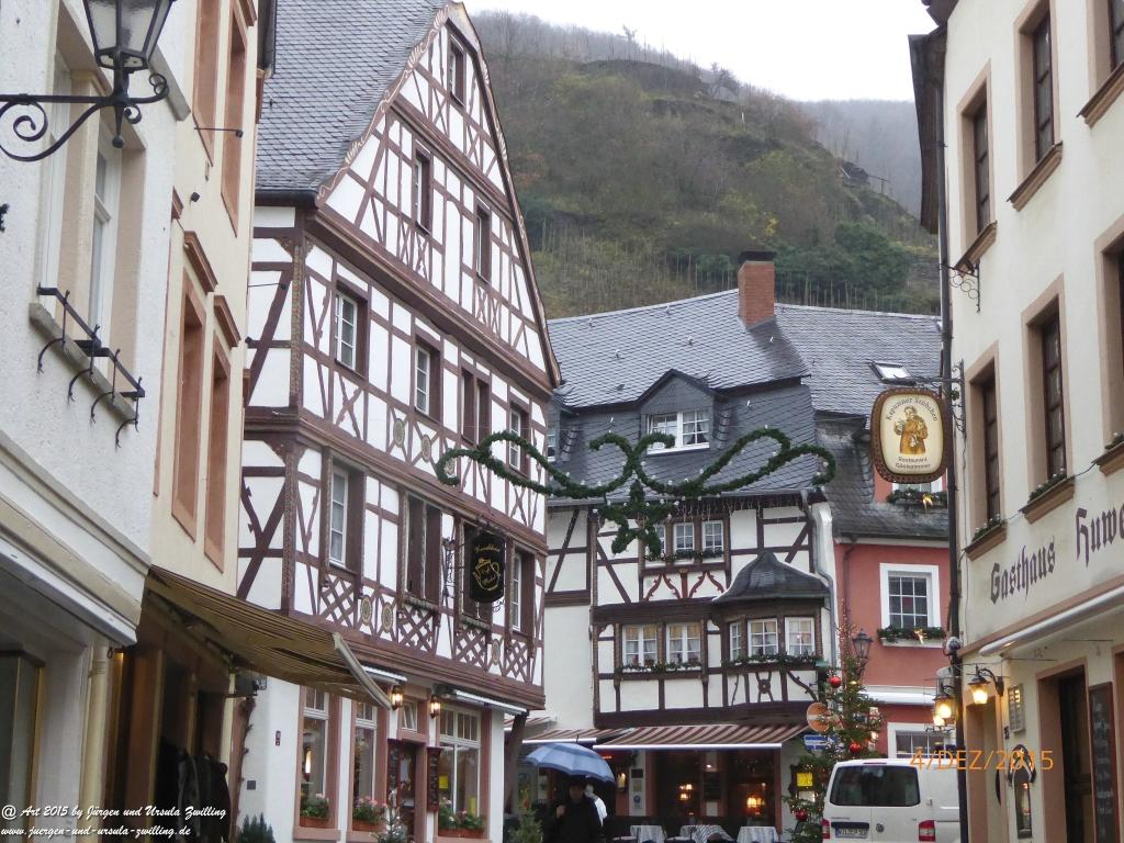 Philosophische Bildwanderung  Wanderweg-Bernkasteler-Bärensteig - Seitensprung mit Weihnachtsmarkt im mittelalterlichen Bernkastel-Kues