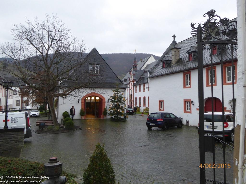 Mittelalterliches Bernkastel-Kues mit Weihnachtsmarkt