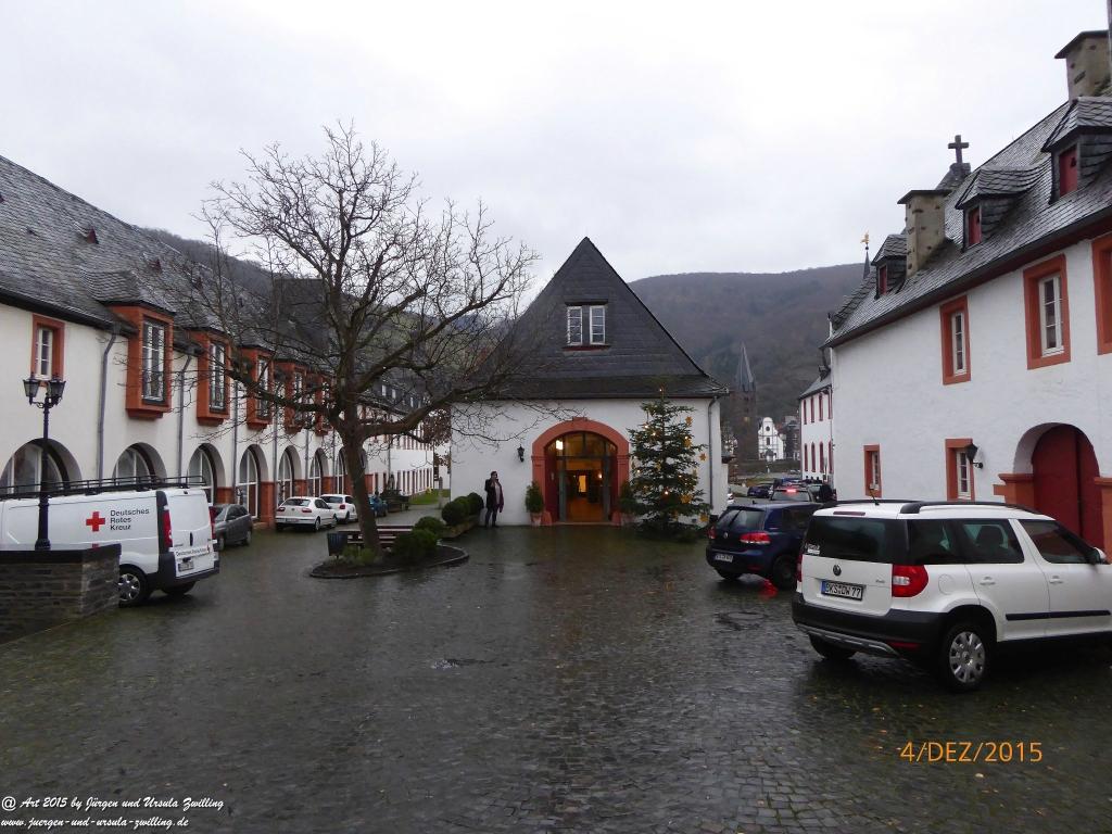 Mittelalterliches Bernkastel-Kues mit Weihnachtsmarkt