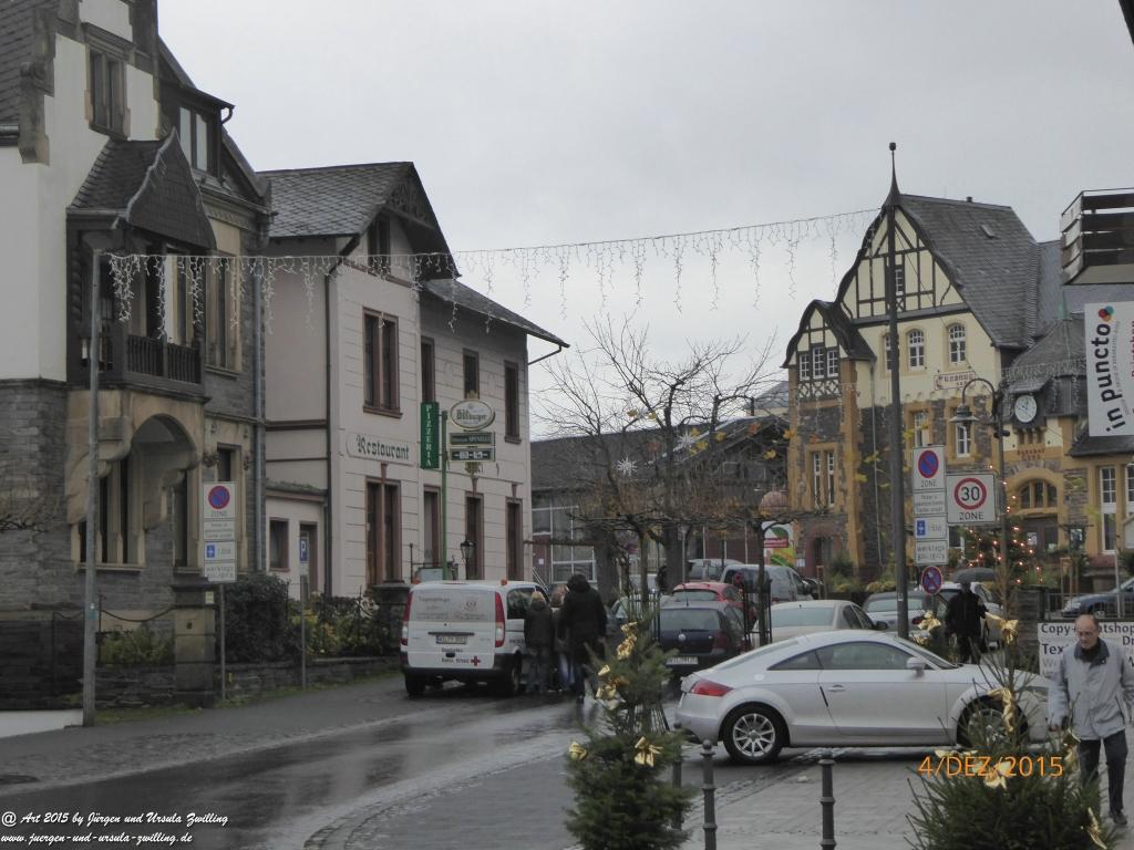 Mittelalterliches Bernkastel-Kues mit Weihnachtsmarkt