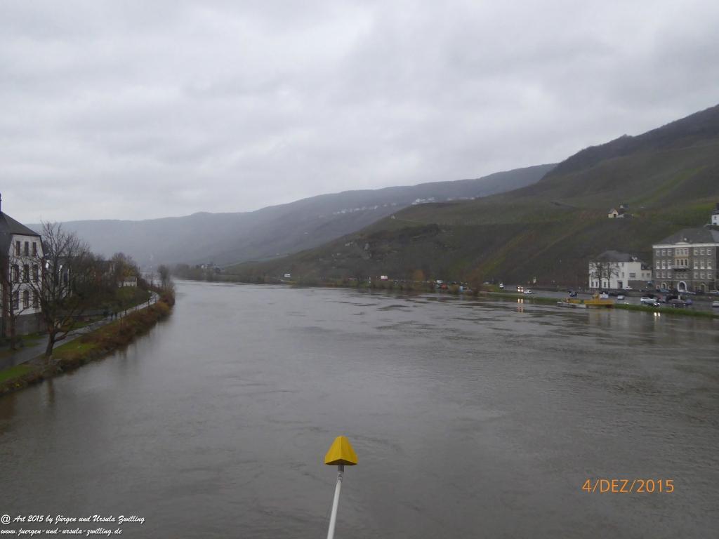 Mittelalterliches Bernkastel-Kues mit Weihnachtsmarkt