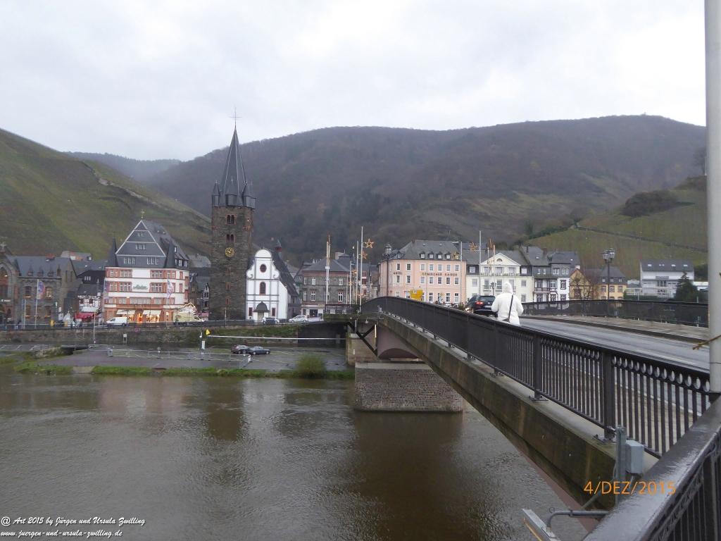 Mittelalterliches Bernkastel-Kues mit Weihnachtsmarkt