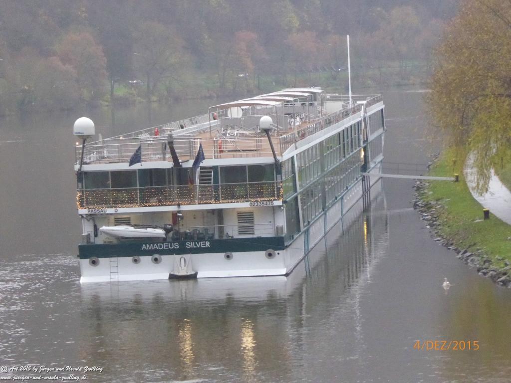 Mittelalterliches Bernkastel-Kues mit Weihnachtsmarkt
