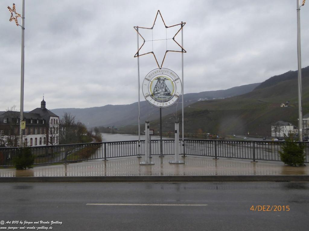 Mittelalterliches Bernkastel-Kues mit Weihnachtsmarkt