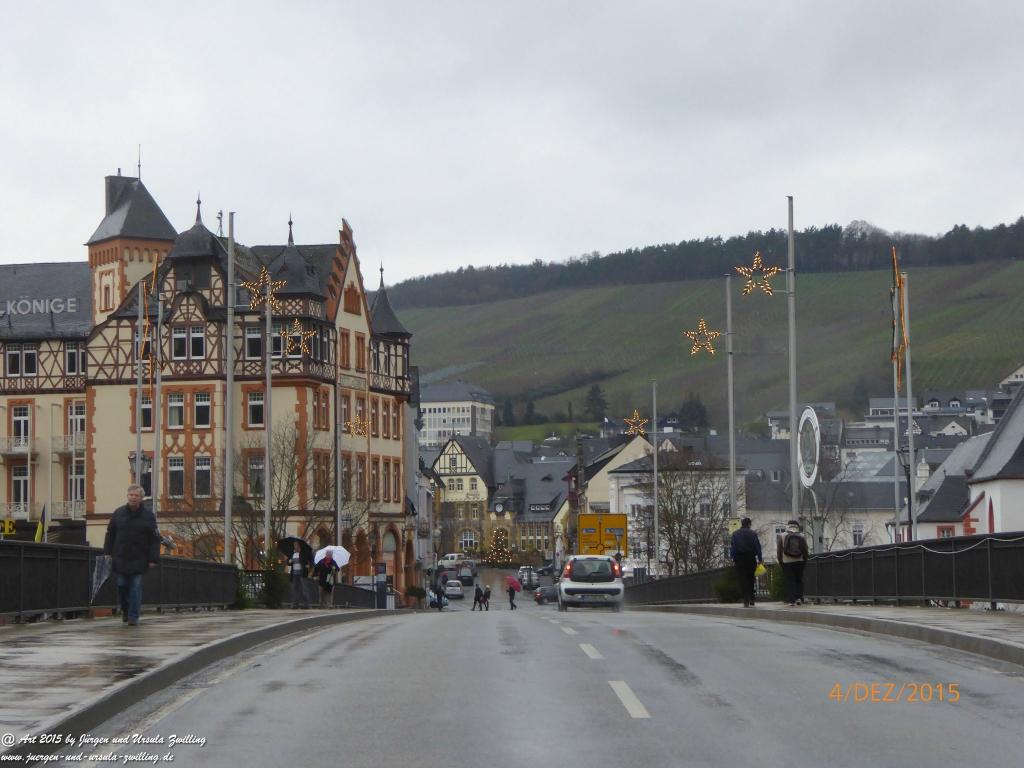 Mittelalterliches Bernkastel-Kues mit Weihnachtsmarkt