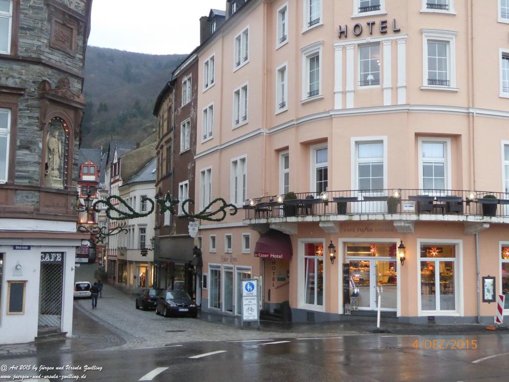 Mittelalterliches Bernkastel-Kues mit Weihnachtsmarkt