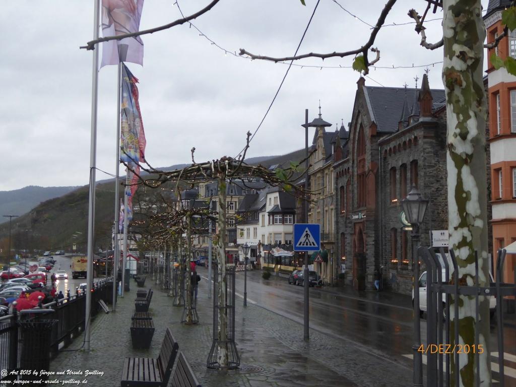 Mittelalterliches Bernkastel-Kues mit Weihnachtsmarkt