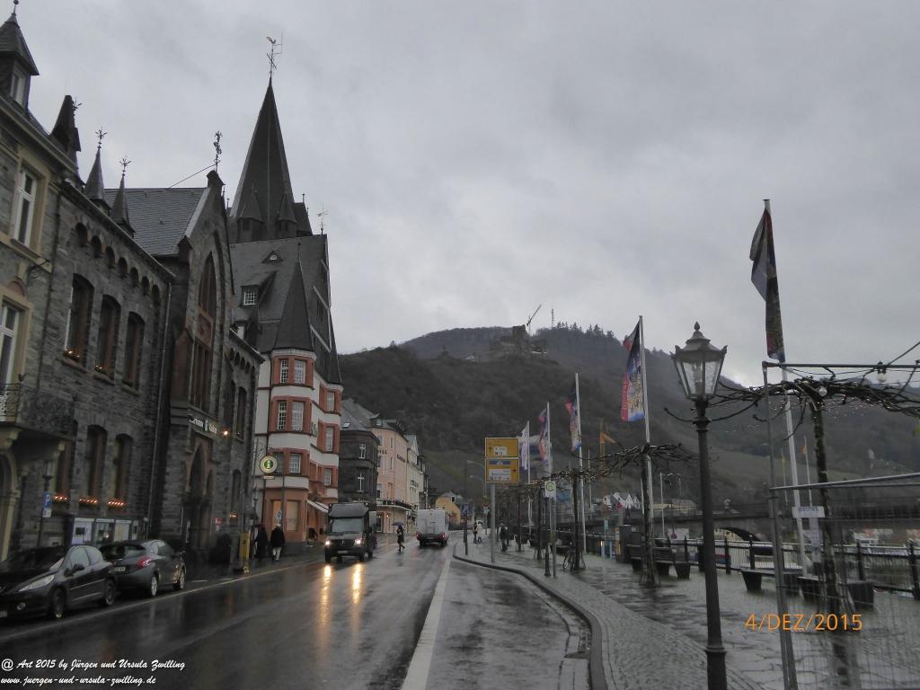 Mittelalterliches Bernkastel-Kues mit Weihnachtsmarkt