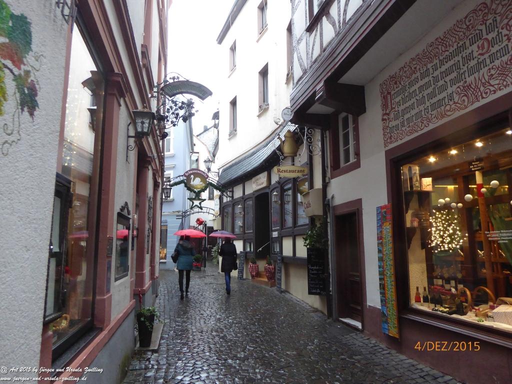 Mittelalterliches Bernkastel-Kues mit Weihnachtsmarkt