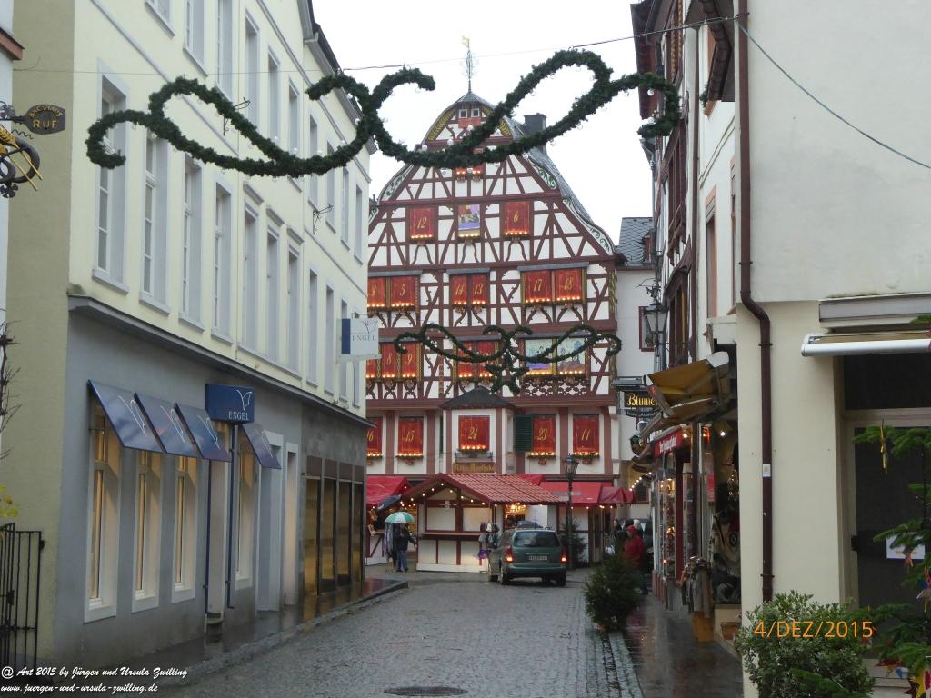 Mittelalterliches Bernkastel-Kues mit Weihnachtsmarkt