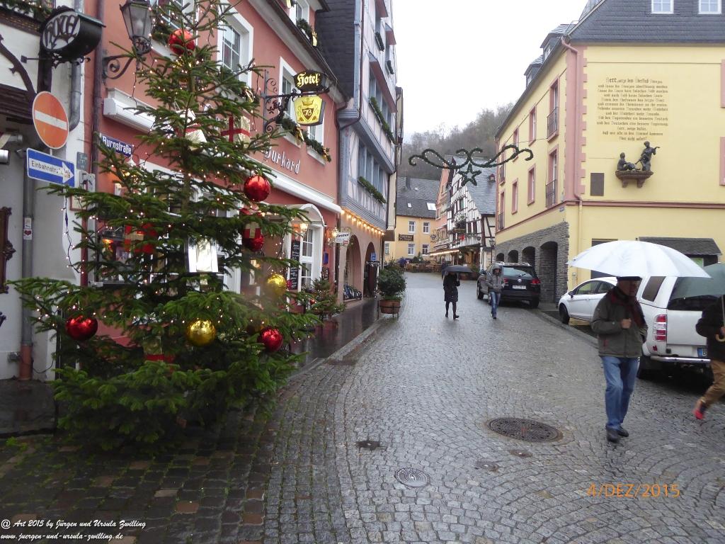 Mittelalterliches Bernkastel-Kues mit Weihnachtsmarkt