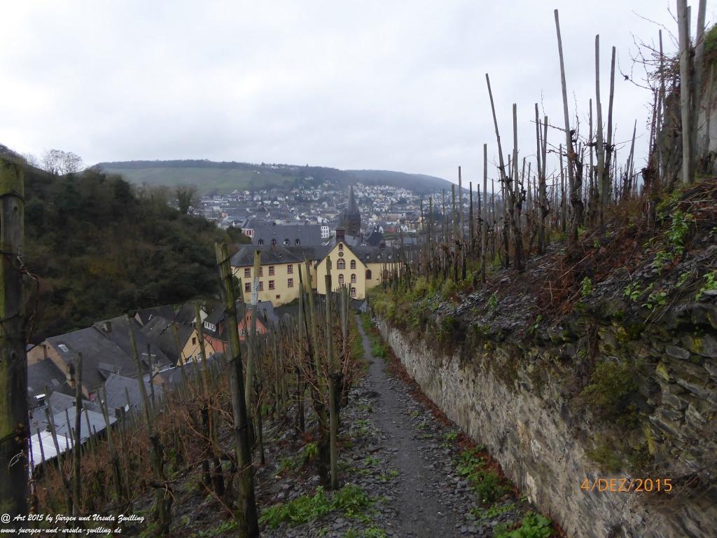 Mittelalterliches Bernkastel-Kues mit Weihnachtsmarkt