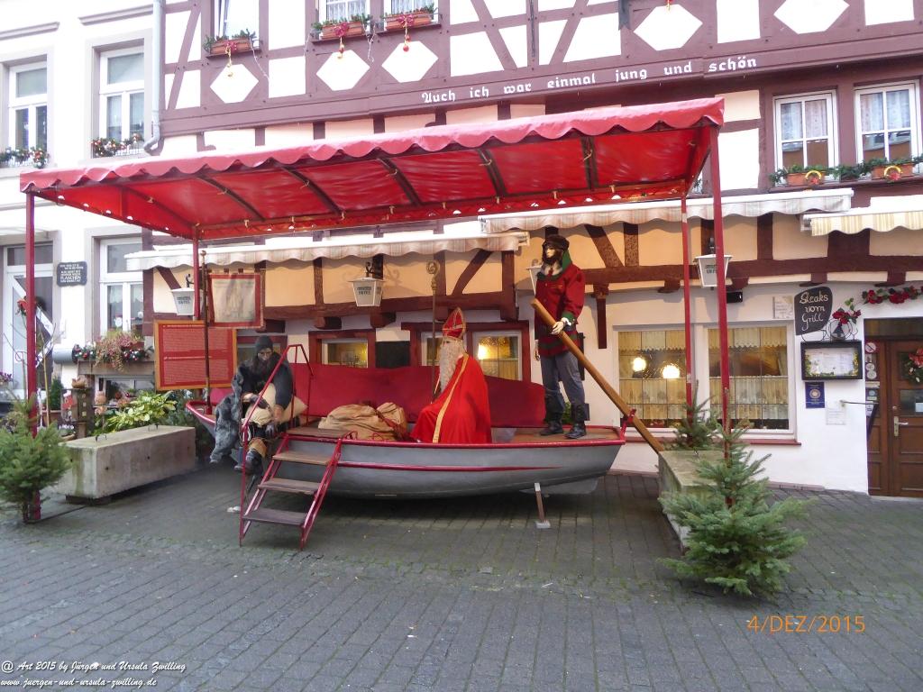 Mittelalterliches Bernkastel-Kues mit Weihnachtsmarkt