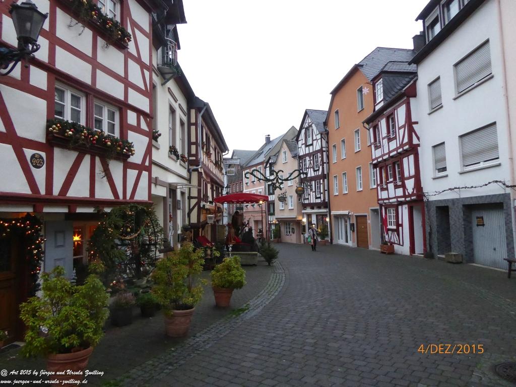 Mittelalterliches Bernkastel-Kues mit Weihnachtsmarkt