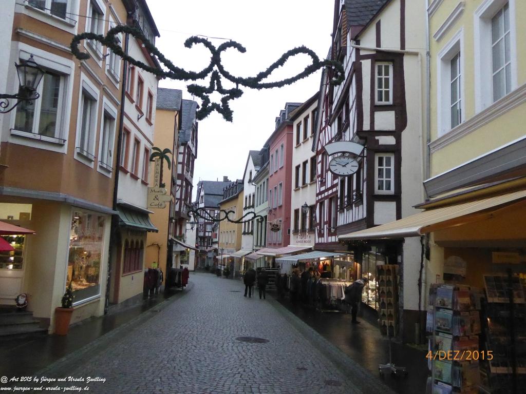 Mittelalterliches Bernkastel-Kues mit Weihnachtsmarkt