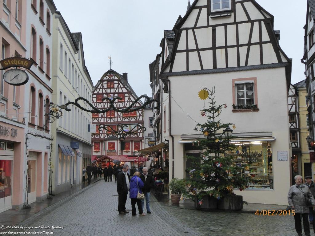 Mittelalterliches Bernkastel-Kues mit Weihnachtsmarkt