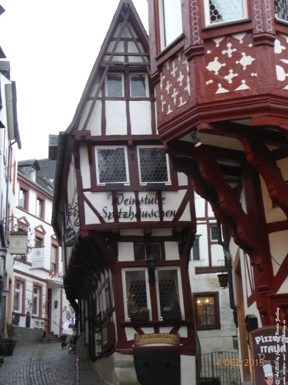 Mittelalterliches Bernkastel-Kues mit Weihnachtsmarkt