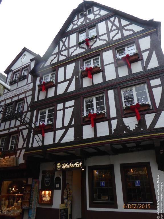 Mittelalterliches Bernkastel-Kues mit Weihnachtsmarkt