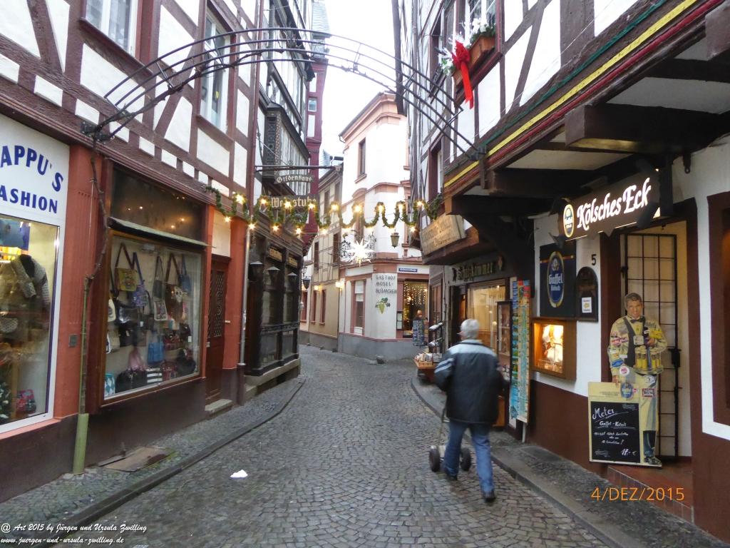 Mittelalterliches Bernkastel-Kues mit Weihnachtsmarkt