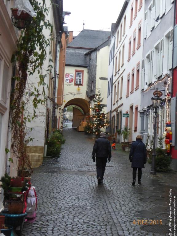 Mittelalterliches Bernkastel-Kues mit Weihnachtsmarkt
