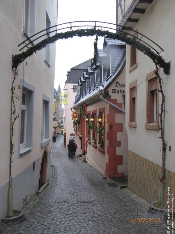 Mittelalterliches Bernkastel-Kues mit Weihnachtsmarkt