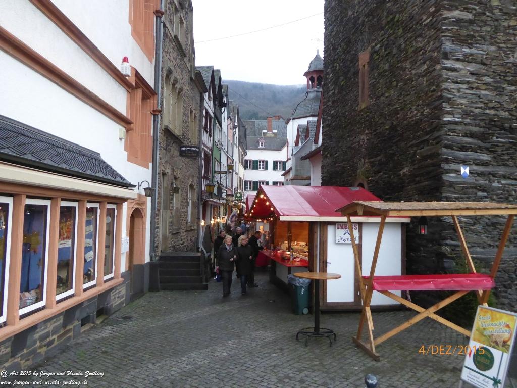 Mittelalterliches Bernkastel-Kues mit Weihnachtsmarkt