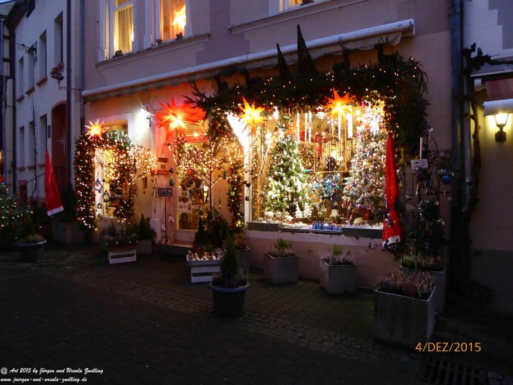 Mittelalterliches Bernkastel-Kues mit Weihnachtsmarkt