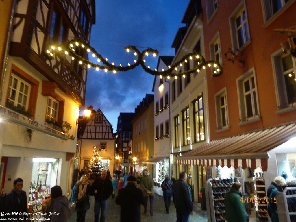 Mittelalterliches Bernkastel-Kues mit Weihnachtsmarkt