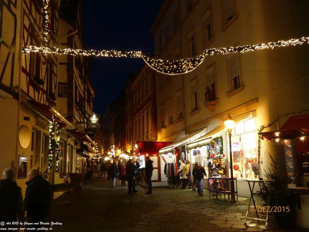 Mittelalterliches Bernkastel-Kues mit Weihnachtsmarkt