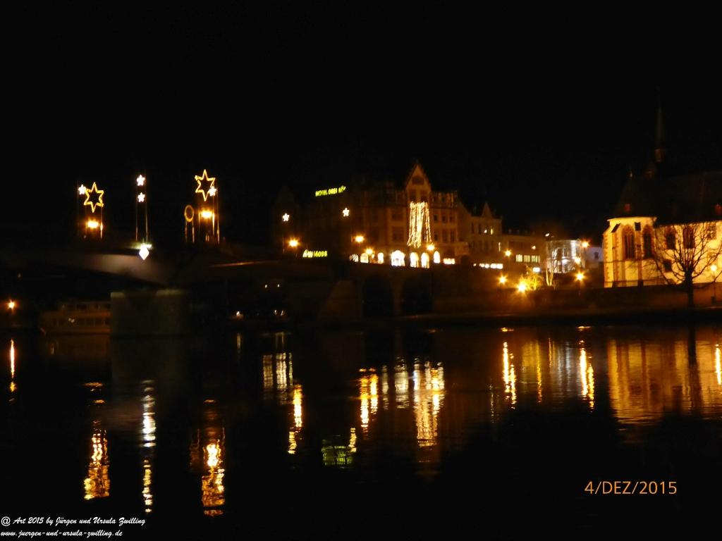Mittelalterliches Bernkastel-Kues mit Weihnachtsmarkt