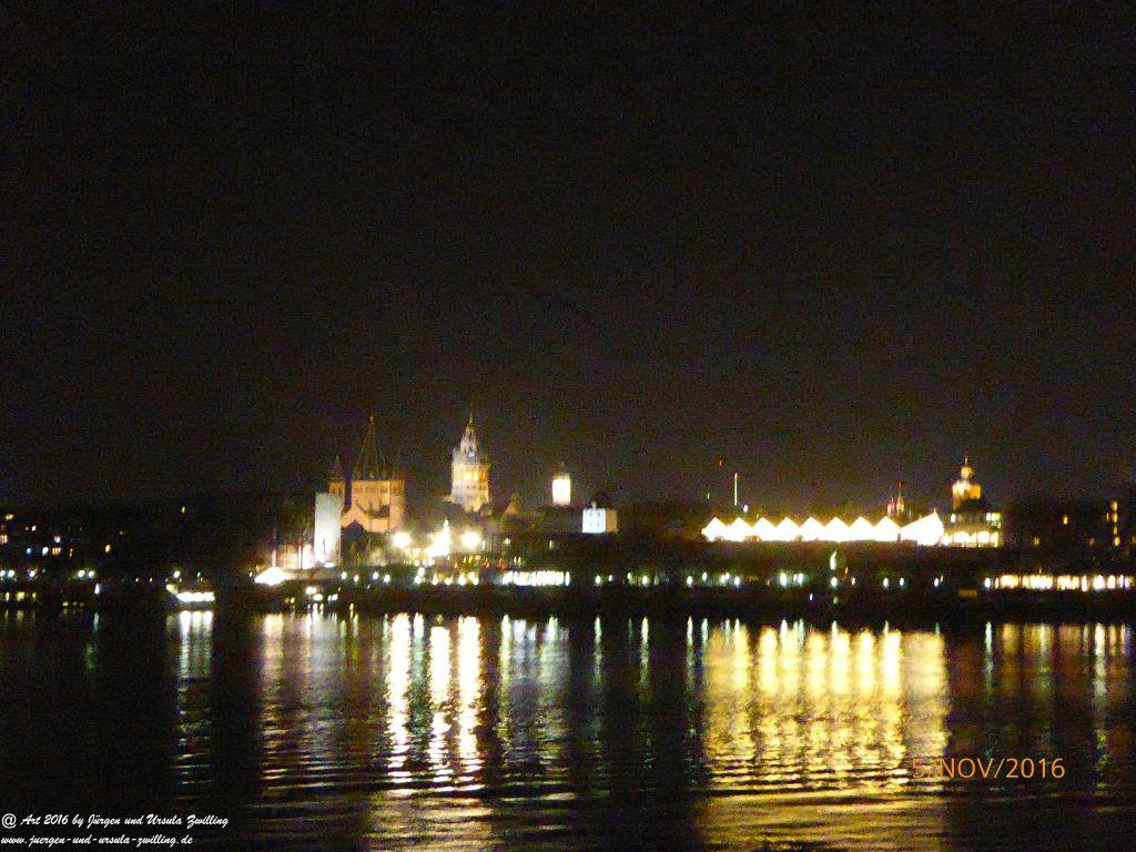 Mainz am Rhein bei Nacht