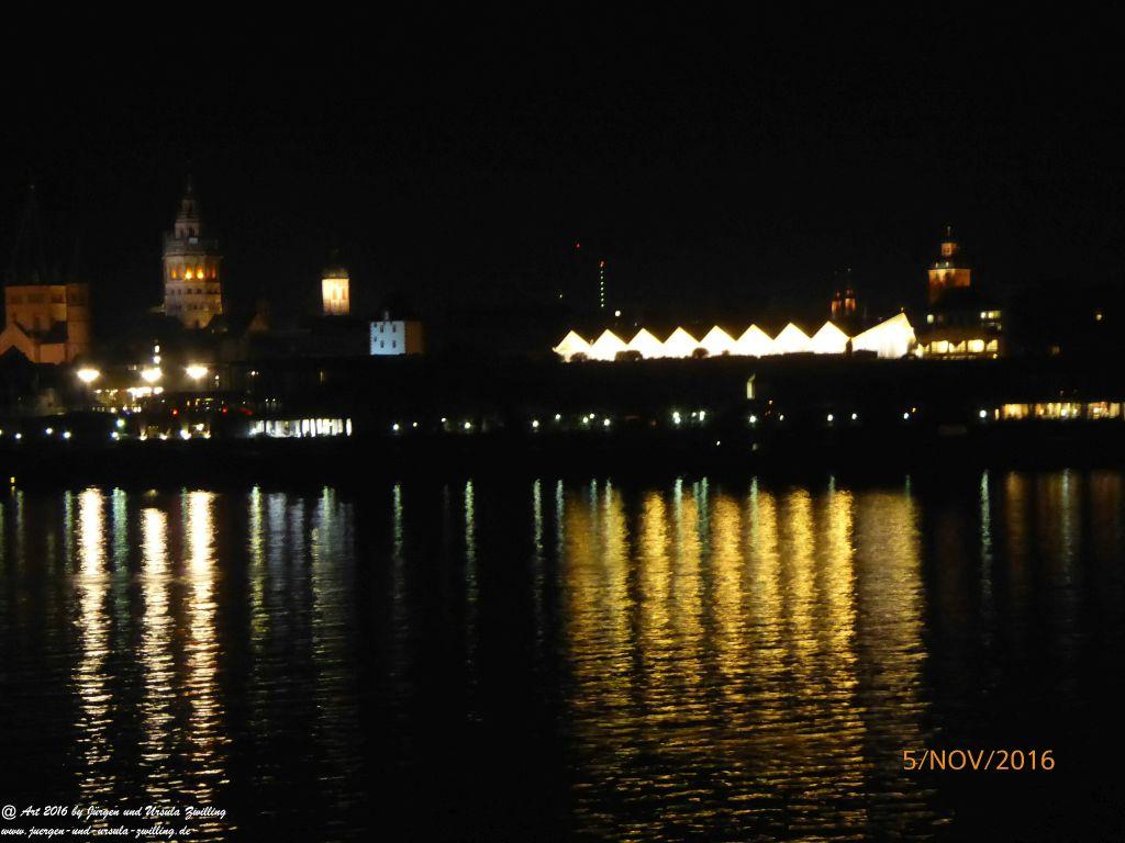 Mainz am Rhein bei Nacht