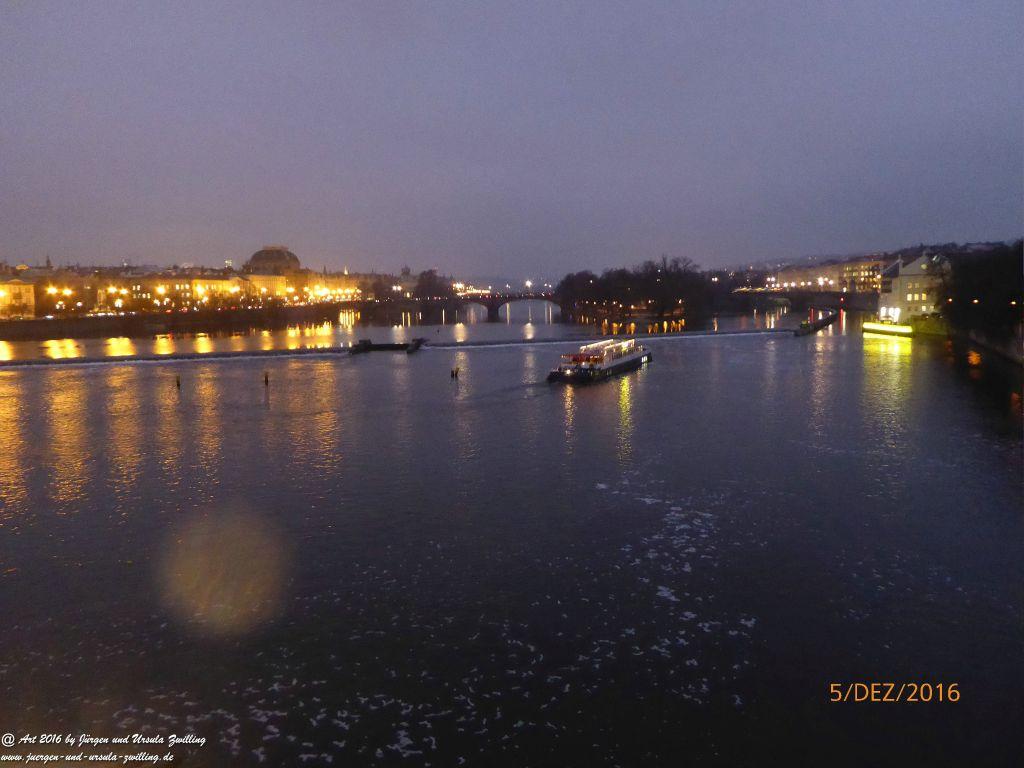 Prag in der  Nacht  - Tschechien