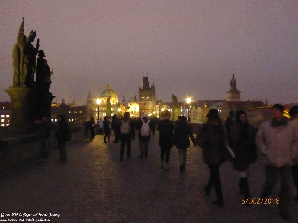  Prag in der  Nacht  - Tschechien