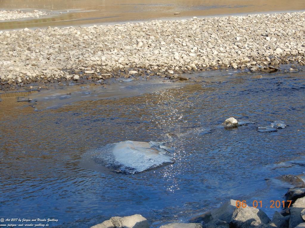 Niedrigwasser am Rhein bei Bingen - Mäuseturm