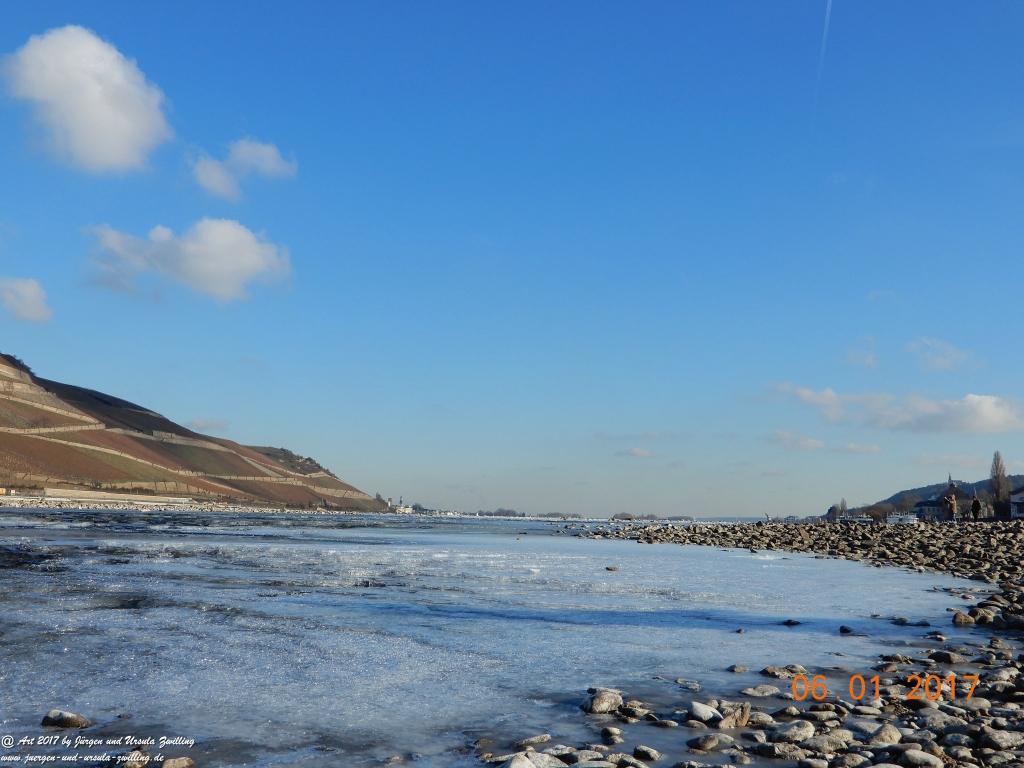 Niedrigwasser am Rhein bei Bingen - Mäuseturm