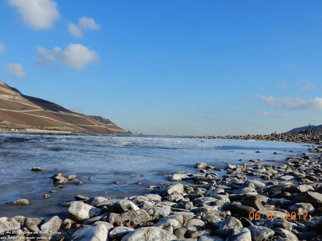 Niedrigwasser am Rhein bei Bingen - Mäuseturm